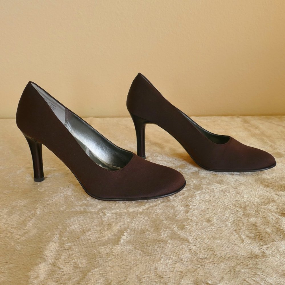 NEW Anne Klein Brown Heels- size 6M